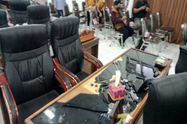 Kaca Meja Pecah, Edy Muhlis: Ketua DPRD Harus Belajar Lagi Dalam Memimpin Sidang
